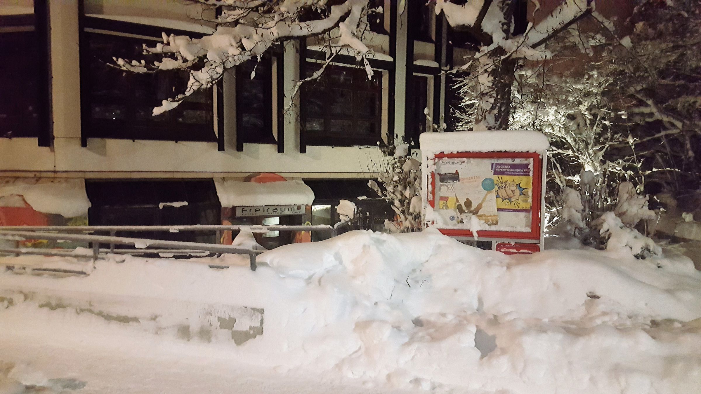 vor dem Freiraum im Winter